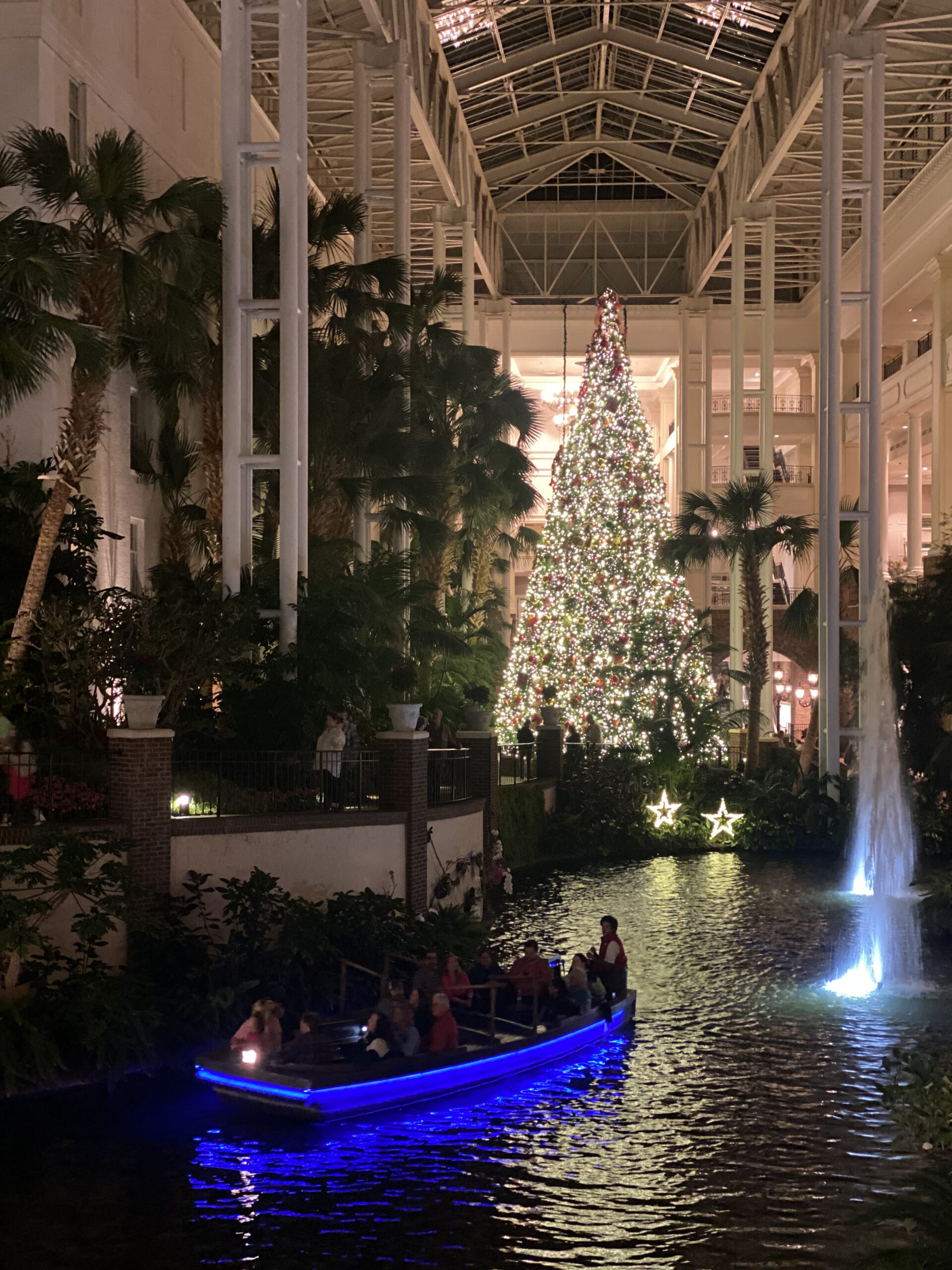 So Much Christmas at Opryland | The Nashville Mom, image size:1920x2560